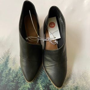 Universal Thread Wenda Cut Out Booties Black NWT